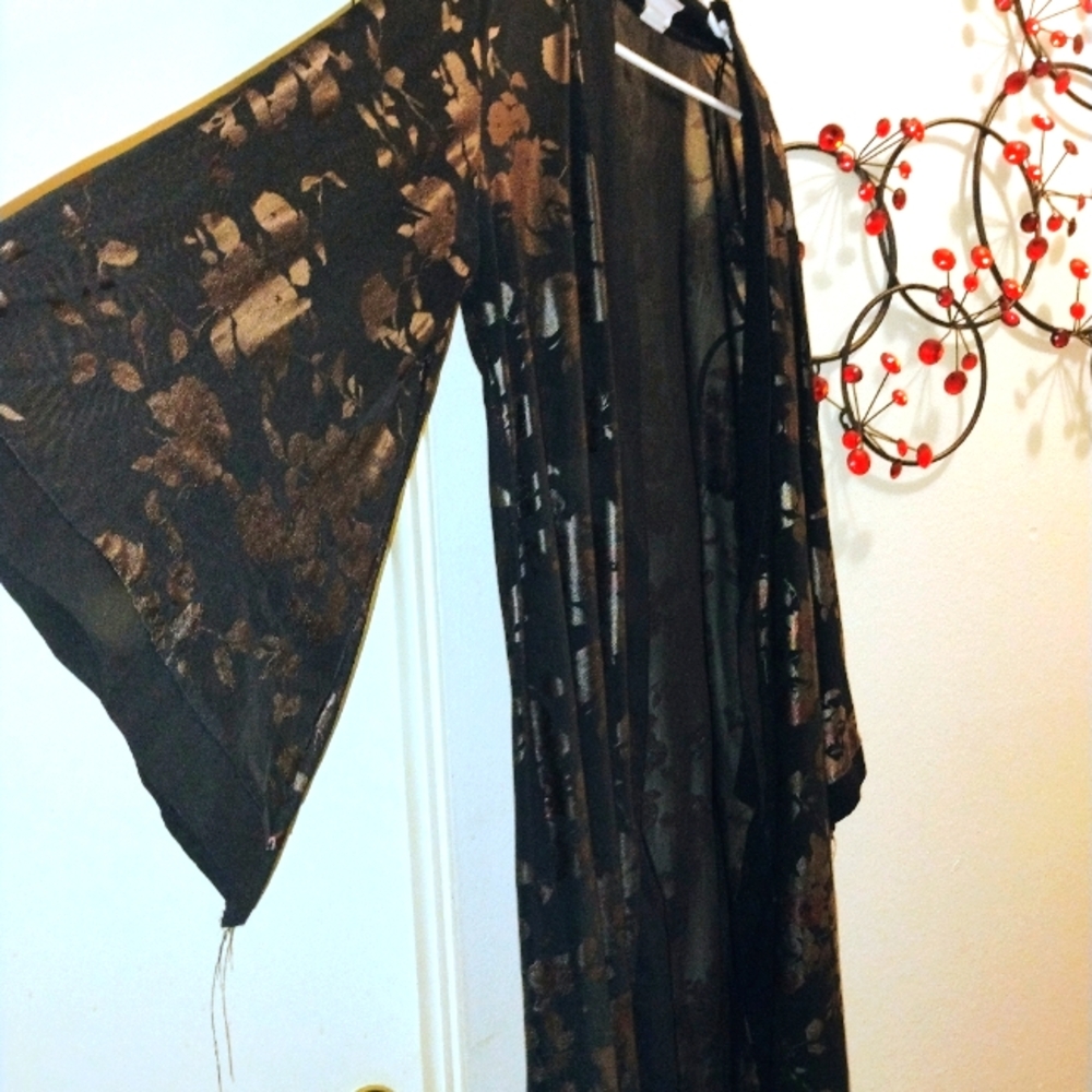 Women's 1X Shawl Black w/red and gold flowers  Over layer Fall